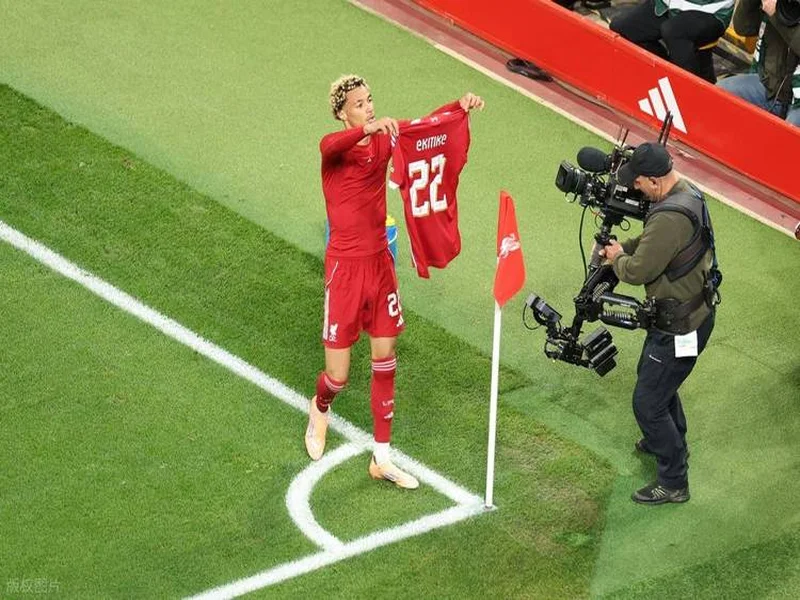 埃基蒂克：期待重回马赛主场踢球，那里有着难以置信的球迷